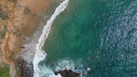 Das-Paradies-Von-Oben:-Ein-Dröhnendes-Abenteuer-Am-Strand-Von-Rinconcito,-Mazunte,-Oaxaca