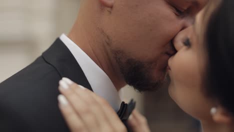 wedding couple kissing