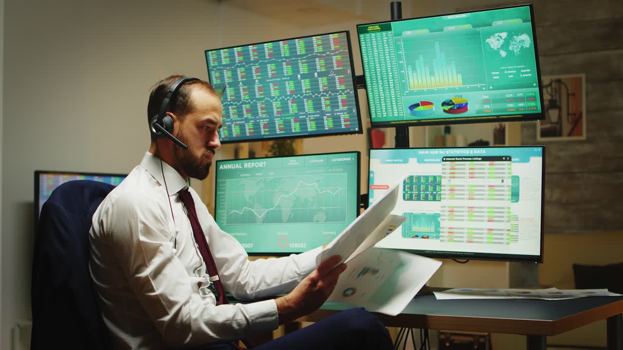 un hombre de negocios enojado lanzando gráficos en el aire.