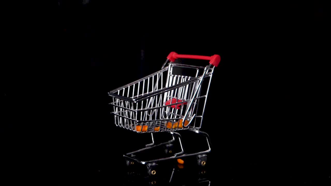 compra de anacardos picantes con un carrito de compras en miniatura