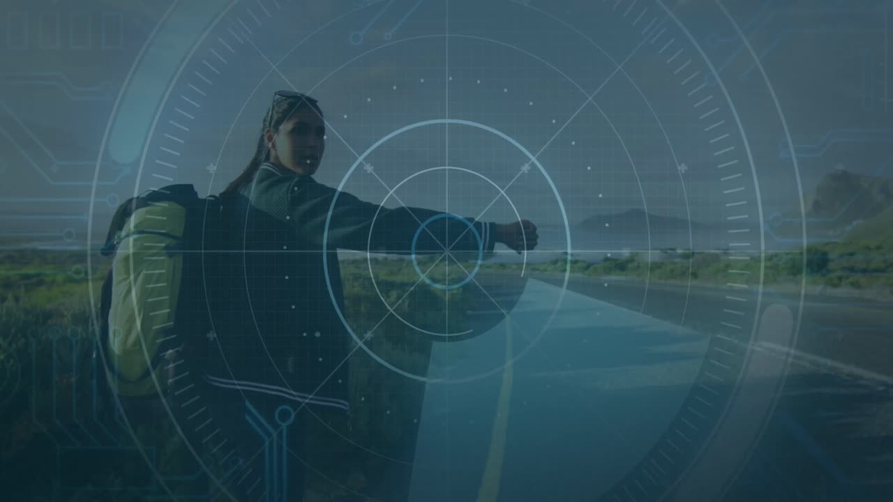animación de escaneo de alcance con procesamiento de datos sobre mujer biracial corriendo en autostop