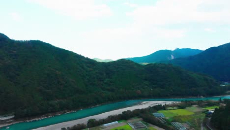 small-village-in-japan-alongside-a-beautiful-river