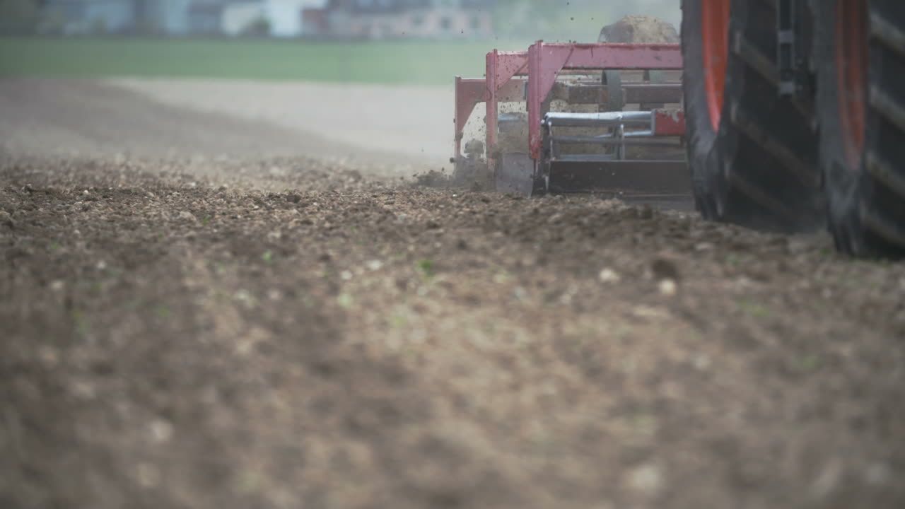 현대식 써레로 농경지 재배
