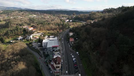 Vista-Por-Drones-De-La-Carretera-En-Castadon,-Pereiro-De-Aguiar,-España