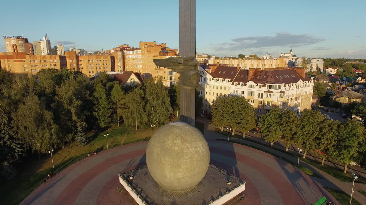 monumento al 600 aniversario de kaluga, vista aérea de rusia
