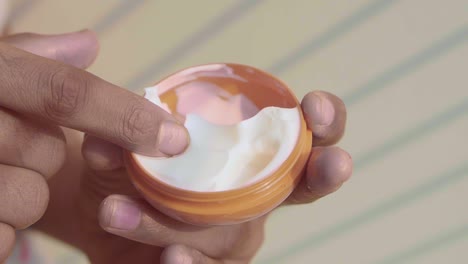 primer plano de la crema de belleza