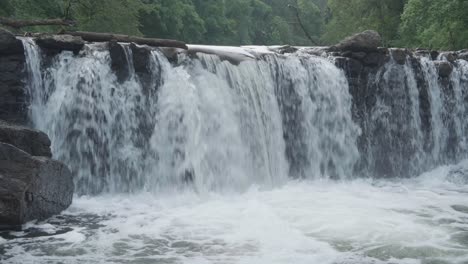 Cascada,-Wissahickon-Creek,-Filadelfia,-Pensilvania