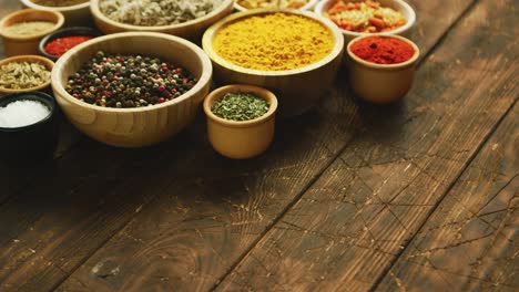 Arrangement-of-spices-in-small-bowls