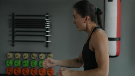 sesión de entrenamiento de boxeo femenino
