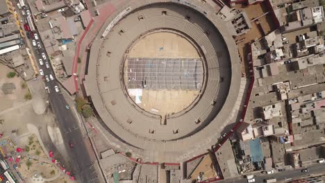video aéreo de la plaza de toros de acho, el anillo de corrida de toro de acho. el más antiguo de américa en lima peru. video del centro de lima.