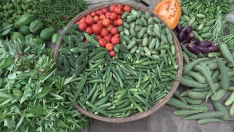 Hay-Muchos-Tipos-De-Verduras-En-La-Cesta