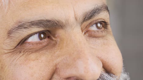 retrato en primer plano de un hombre maduro.
