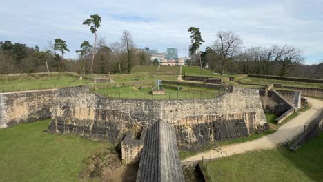 Poterne-Couverte-Con-Vistas-Al-Fuerte-Obergrunewald-En-Luxemburgo