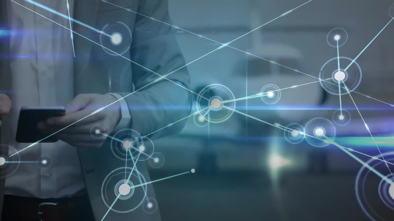 animación de redes de conexiones a través de un empresario caucásico usando un teléfono inteligente en el aeropuerto