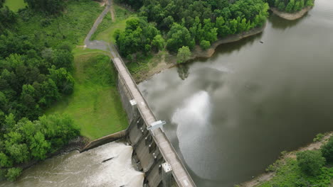 Aerial-tour-of-Nimrod-Lake-Dam:-Built-by-the-Army-Corps-of-Engineers,-captured-in-circular-drone-flyover,-Arkansas,-USA