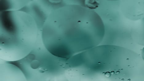macro gotas de aceite en el líquido