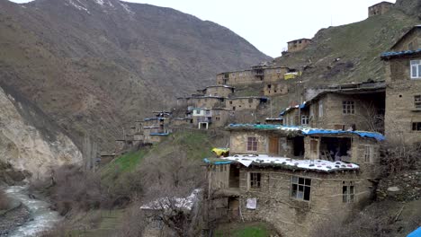 pueblo remoto en el este de turquía anatolia con casas de piedra, hizan, bitlis, turquía