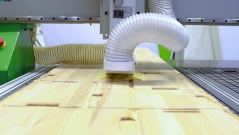 máquina de procesamiento de madera cnc, tecnología moderna en la industria.