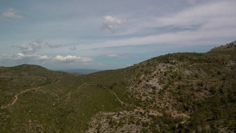 las imágenes de drones capturan la belleza cruda e indomable de penteli.