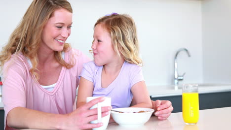 Pretty-mother-and-daughter-having-breakfast