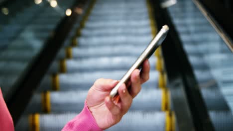 Woman-texting-on-mobile-phone