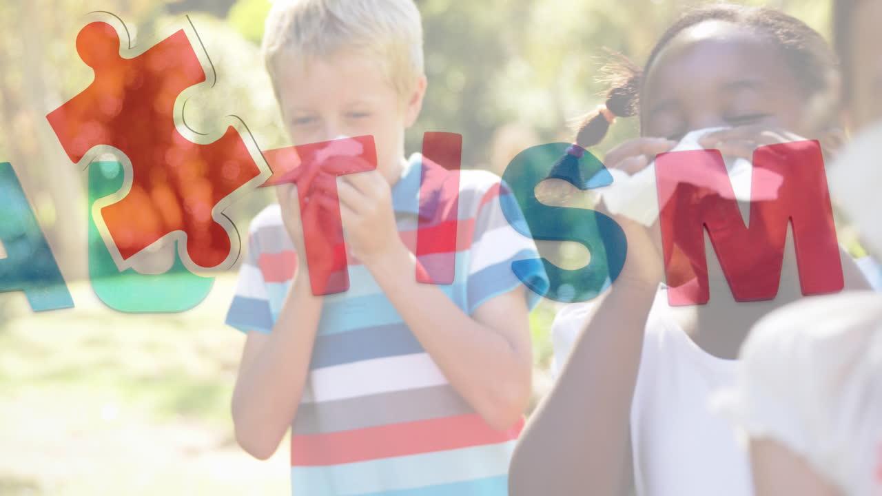 다채로운 퍼즐 조각과 자폐증 텍스트의 애니메이션으로 아이들이 재채기를 합니다.