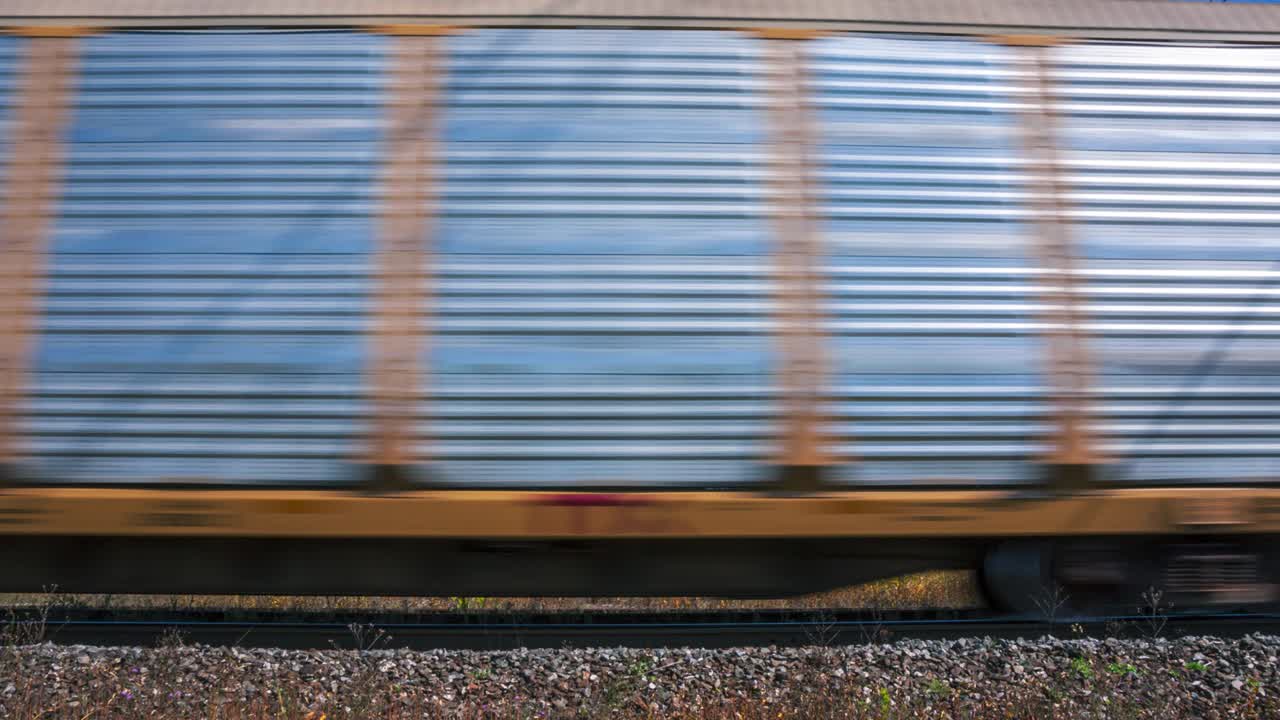 4k 타임 스 루프, 화물 열차 및 화물 컨테이너의 긴 노출, 철도 운송 산업 철도 역, 철도 및 선박 컨테이ner 열차의 빠른 모션 흐릿함