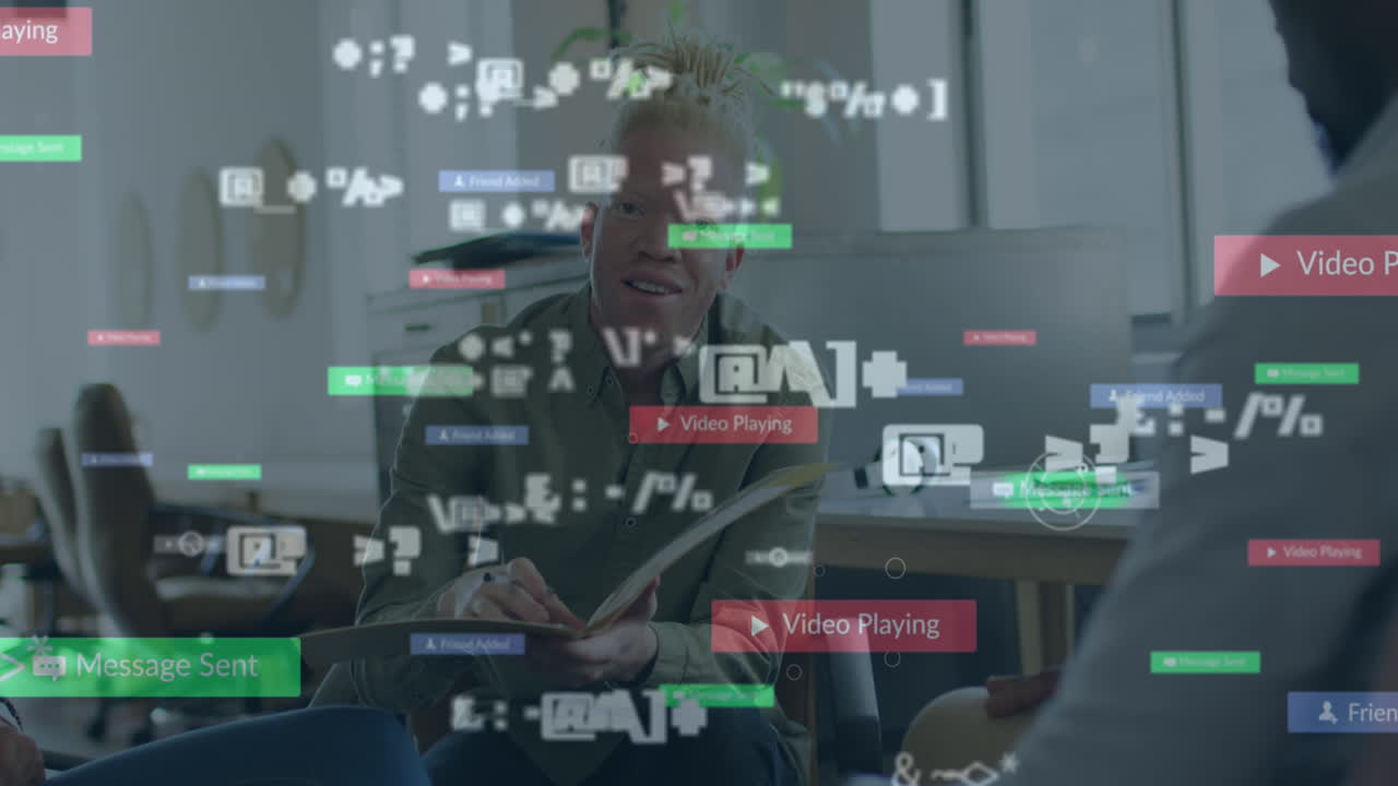 animación del procesamiento de datos y los textos de las redes sociales sobre diversas personas de negocios