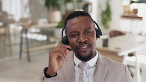 Call-Center,-Hablando-Y-Computadora-Con-Hombre-Negro