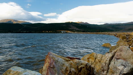 Rocky-breakwater-on-Theewaterskloof-dam-wall-with-car-traffic-passing-by