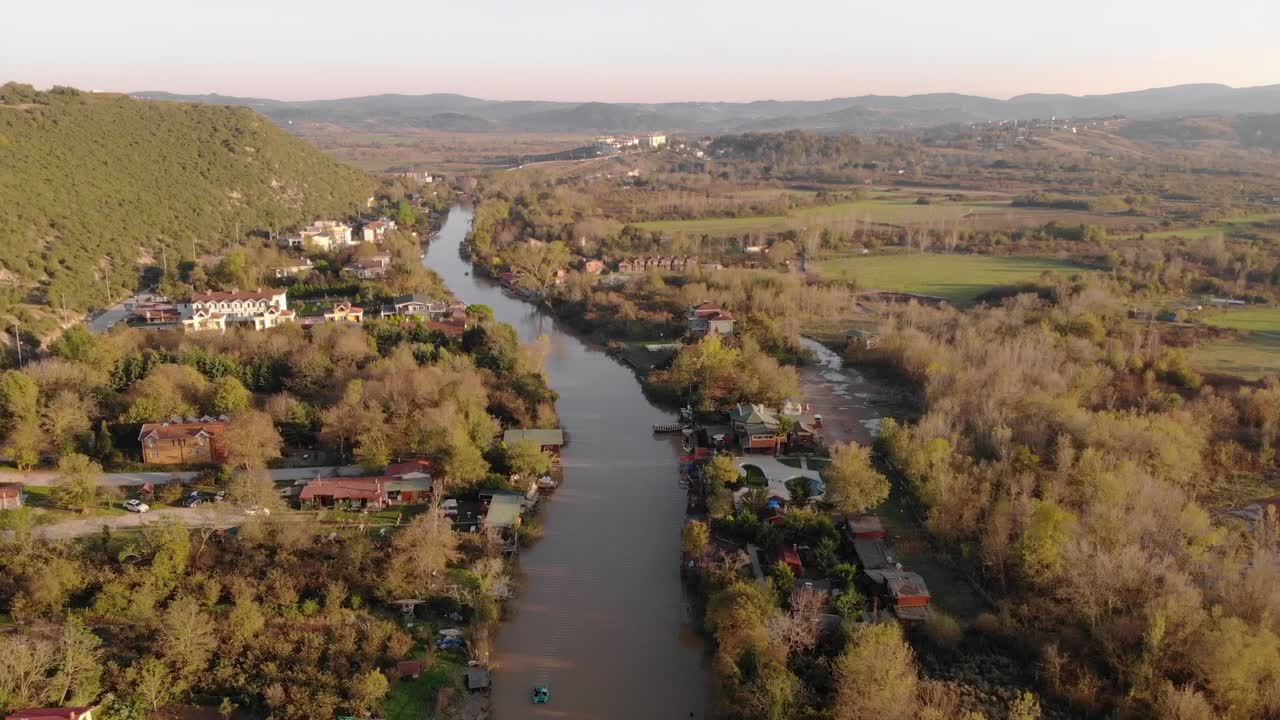 desde el aire: vista del río desde el aire en estambul