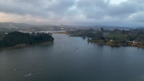 View-of-the-Stone,-the-Guatapé-Peñol-and-the-Guatape-Village-in-the-Evening-of-the-Day-Guatape-reservoir-near-Medellin,-Antioquia,-Colombia