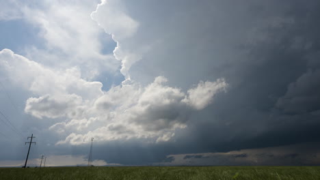 supercell thunderstorm develops before moving overhead