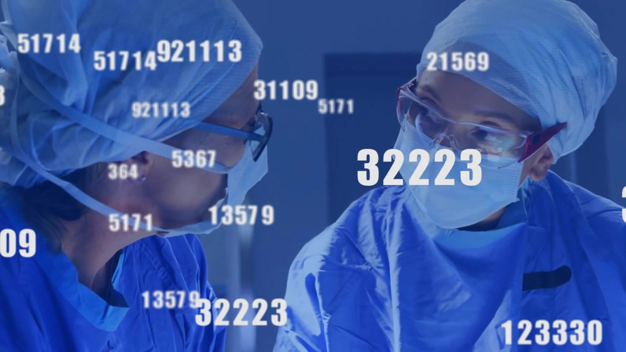 Twee chirurgen opereren in de OK en integreren numerieke overlays van livebeelden, wat de precisie verhoogt