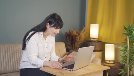 woman encountering problem on laptop. the woman is angry and trying to figure it out.