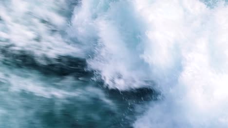 embravecidas aguas bravas en el río waikato en huka falls en taupo, nueva zelanda aotearoa