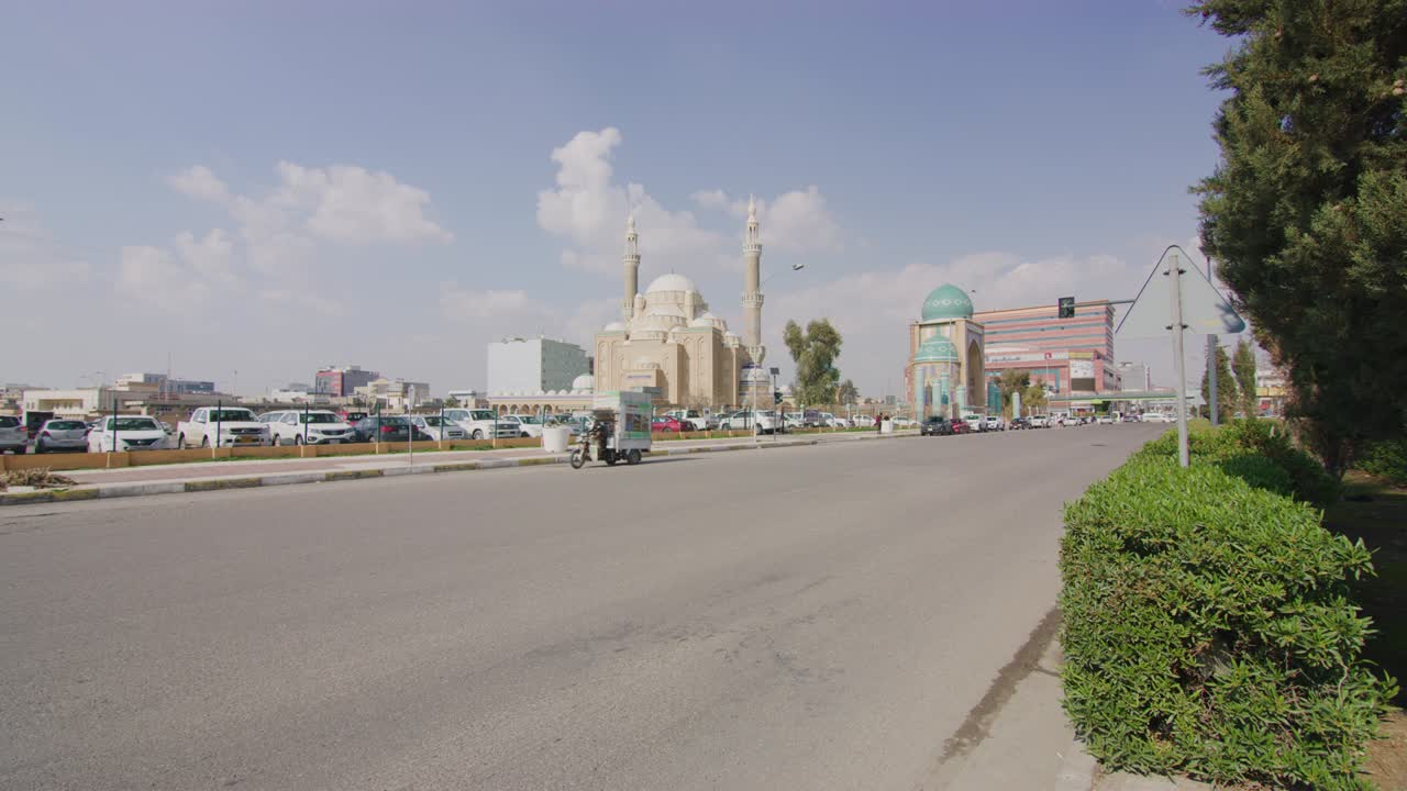 la hermosa mezquita de jalil khayat en erbil, irak