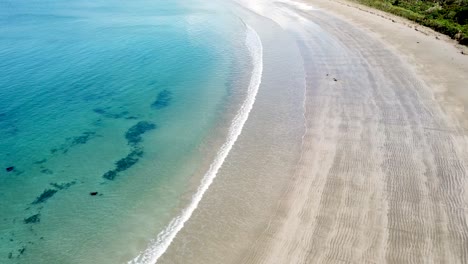 Drone-Aéreo-Estático-De-La-Impresionante-Bahía-Curva-De-Maitai,-Península-De-Karikari,-Norte-De-Nueva-Zelanda-Aotearoa