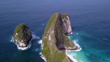 巴厘島的nusa penida的kelingking海灘就像一個侏羅紀公園