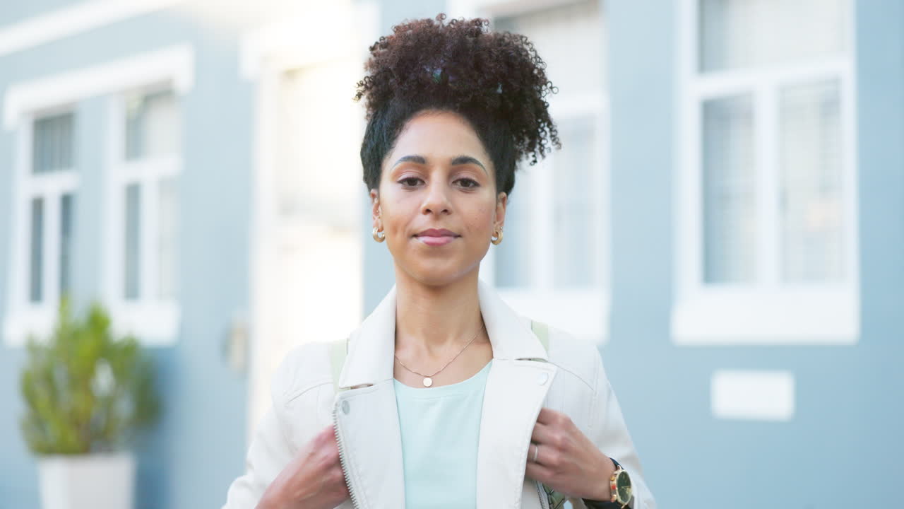 retrato, rostro y viaje con mujer negra