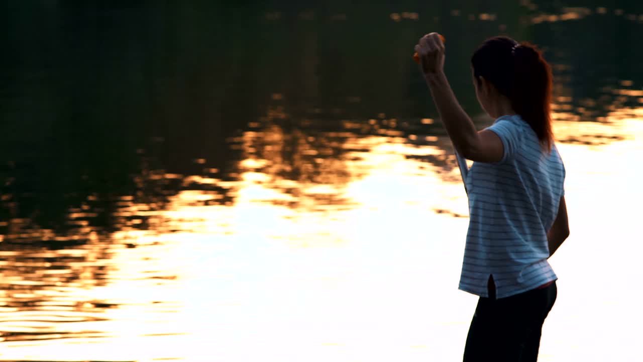 Medium shot, Beautiful Girl Leaves from the Beach Kneeling with Oars on Sup