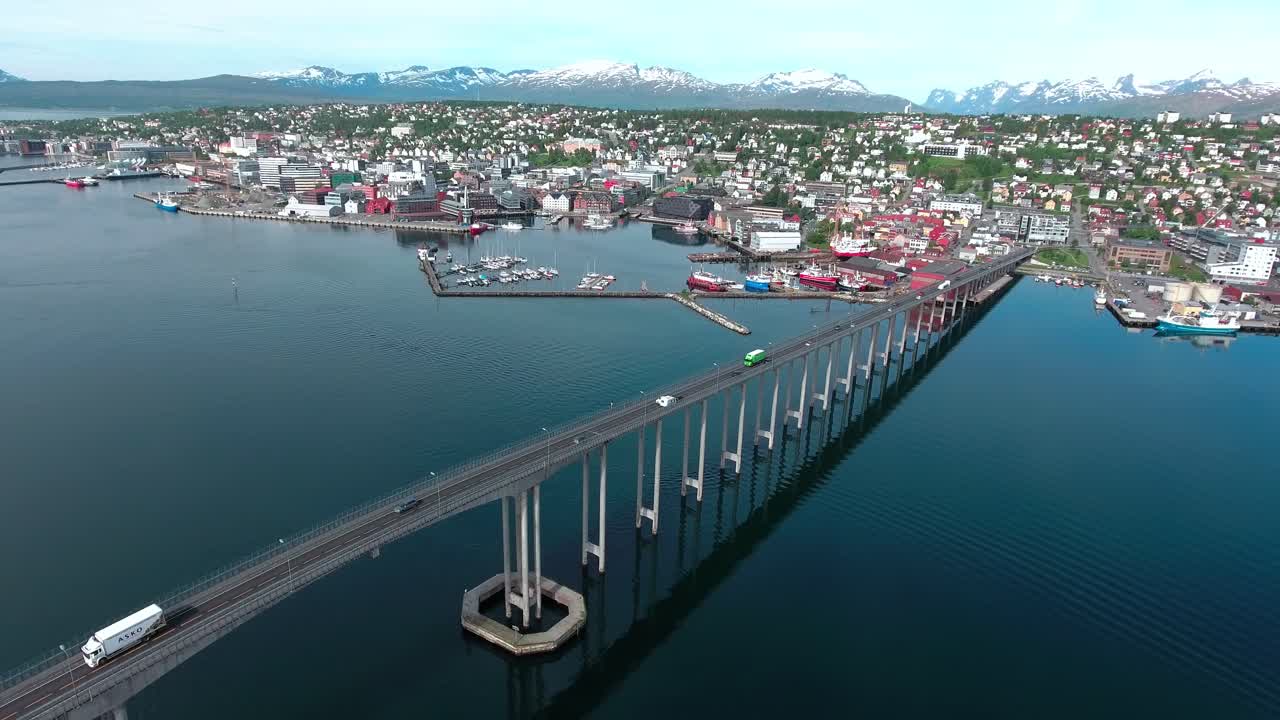 노르웨이 트롬소 시의 다리 항공 영상