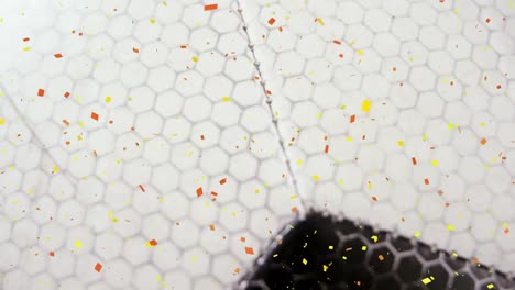 animación de confeti cayendo sobre una pelota de fútbol