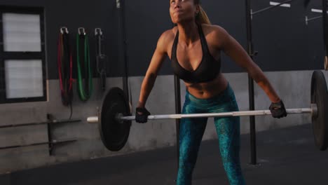 Entrenamiento-Cruzado-En-Un-Gimnasio