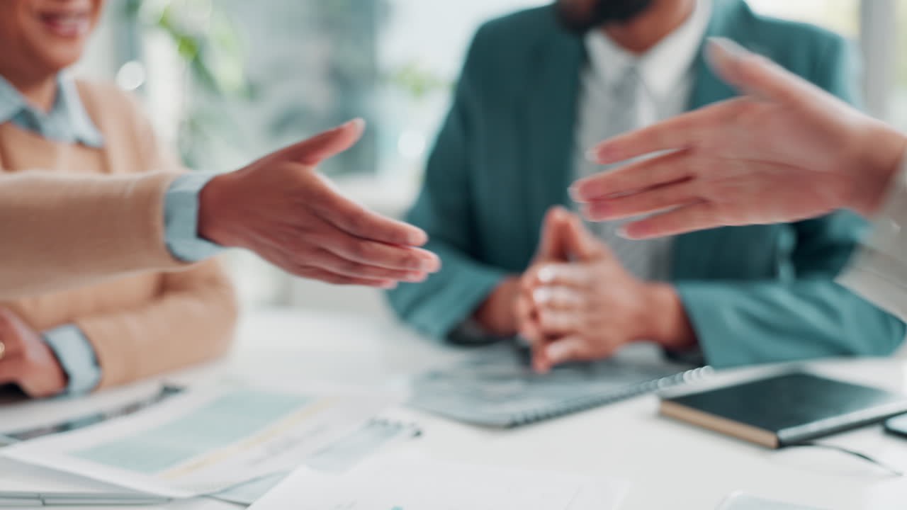 ビジネスミーティング ハンドシェイク