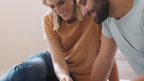 Loving-Parents-With-Newborn-Baby-Lying-On-Bed-At-Home-In-Loft-Apartment