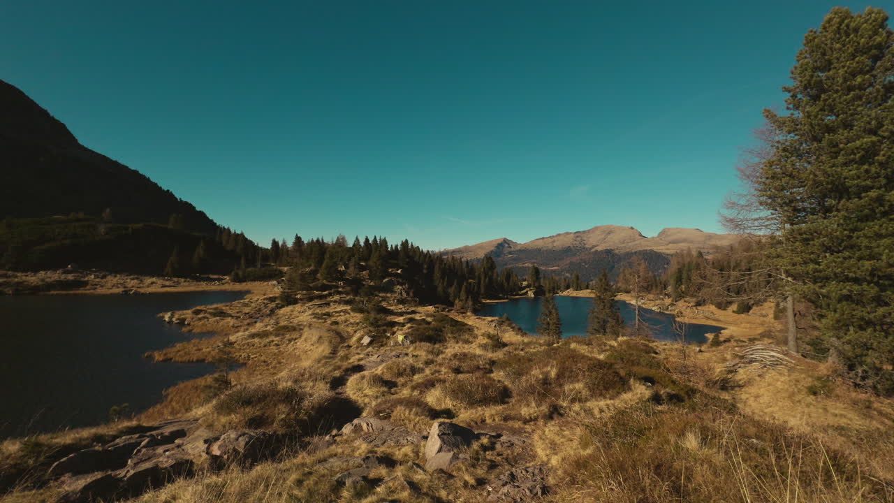 paisaje del lago alpino