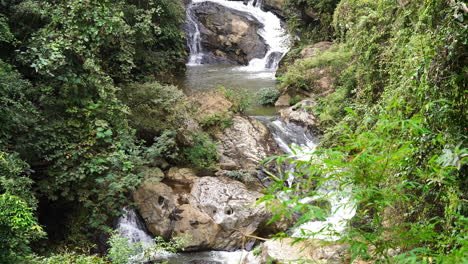 hermosa cascada mae sa en chiang mai, tailandia