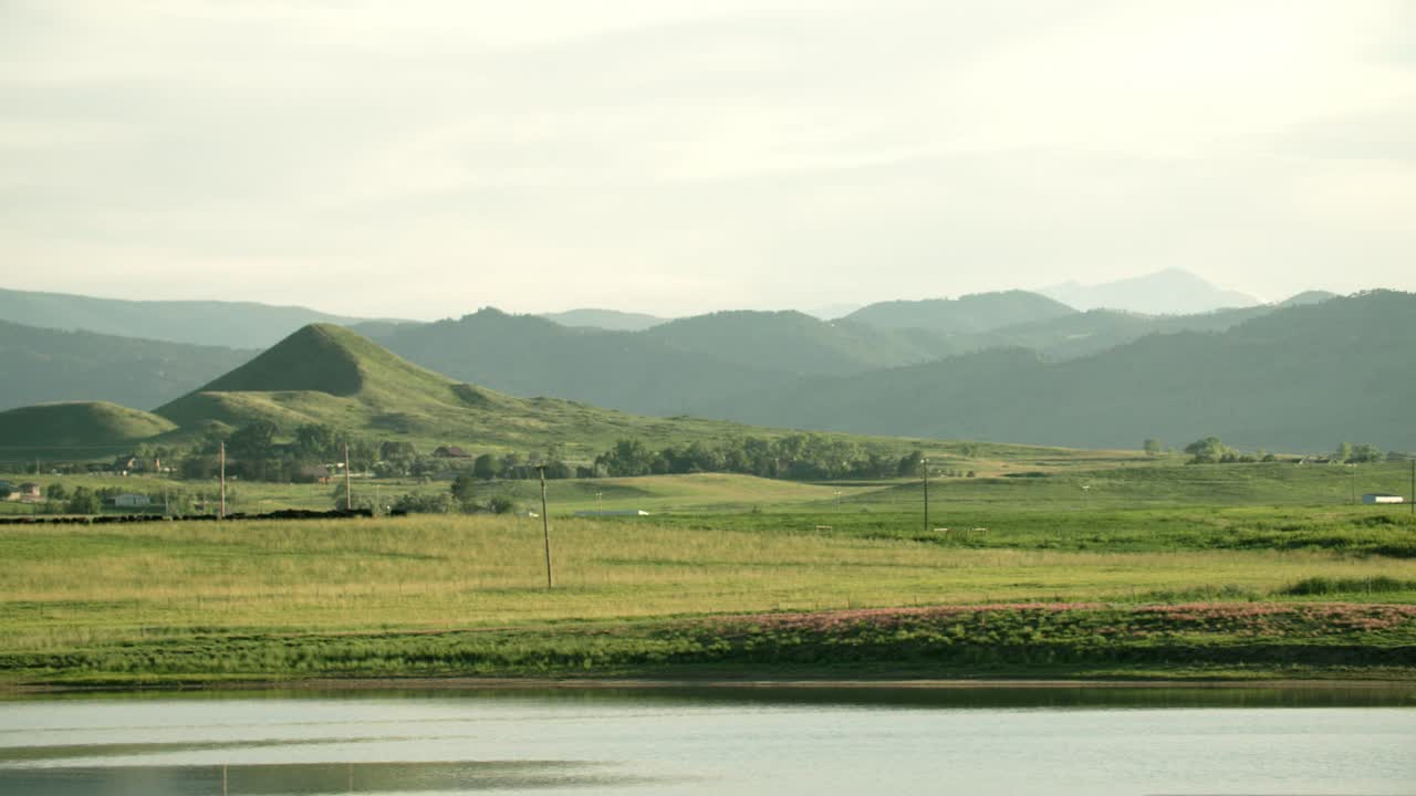 미국 콜로라도 주 볼더 근처 의 라거먼 저수지 를 가로지르는 판