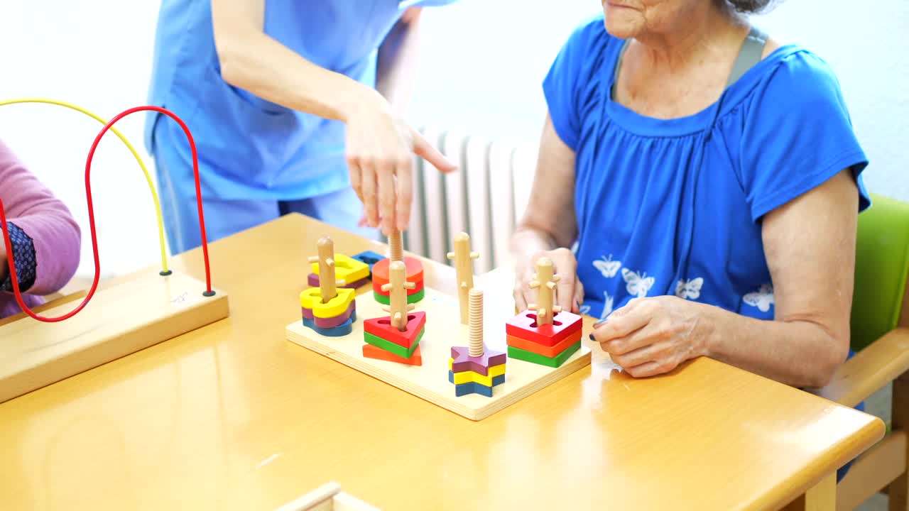 Cognitive therapy with wooden toys for elderly patients